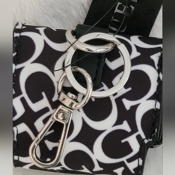 GUESS AIRPODS CASE ! - Picture 7 of 9